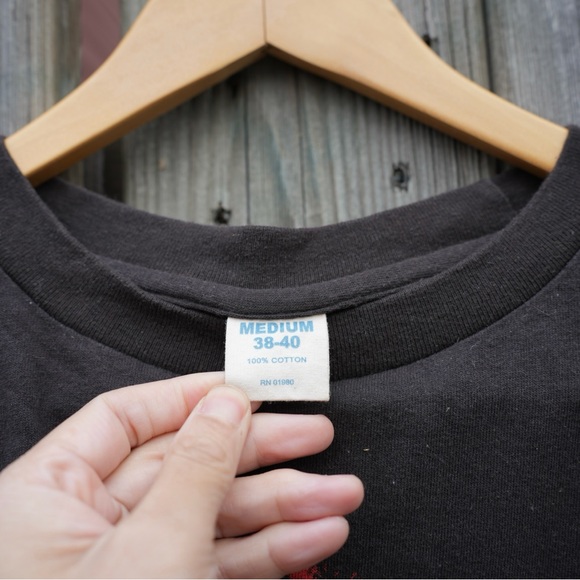 RIHANNA SMOKING GRAPHIC TEE. Medium 38-40 - Picture 4 of 10